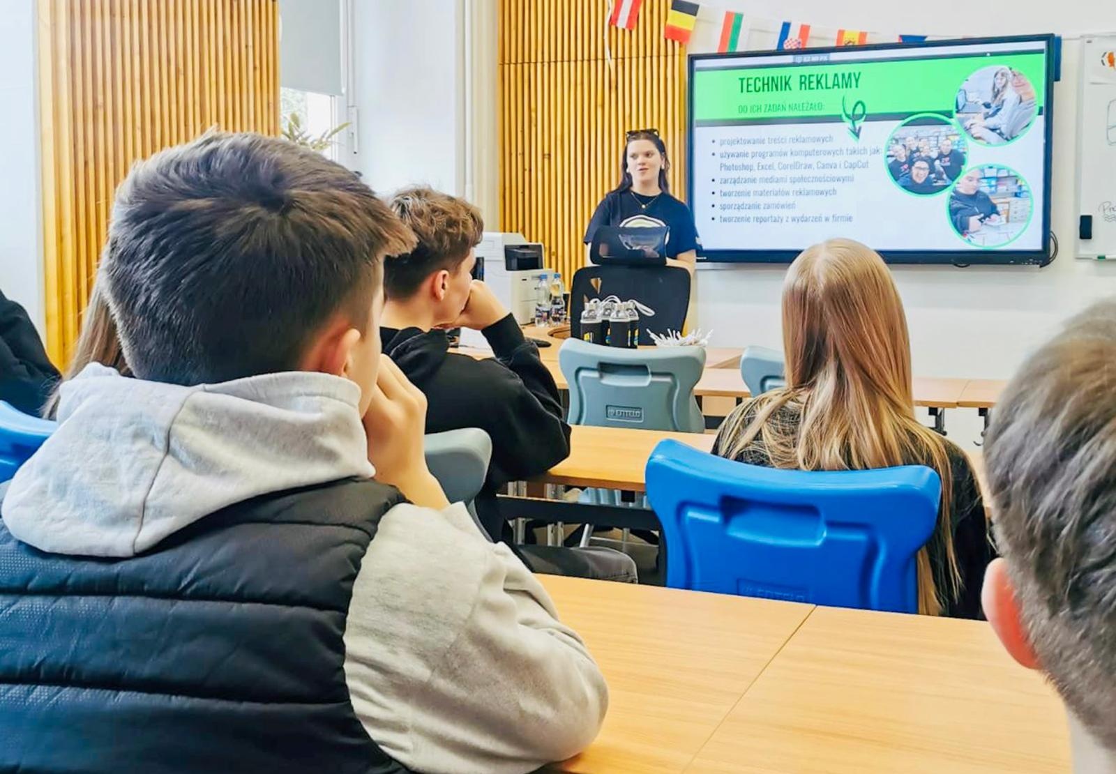 Zdjęcie w galerii na portalu naszraciborz.pl: Trwają dni otwarte szkół ponadpodstawowych w powiecie raciborskim. Ponad tysiąc miejsc czeka na absolwentów podstawówek wiadomości z regionu