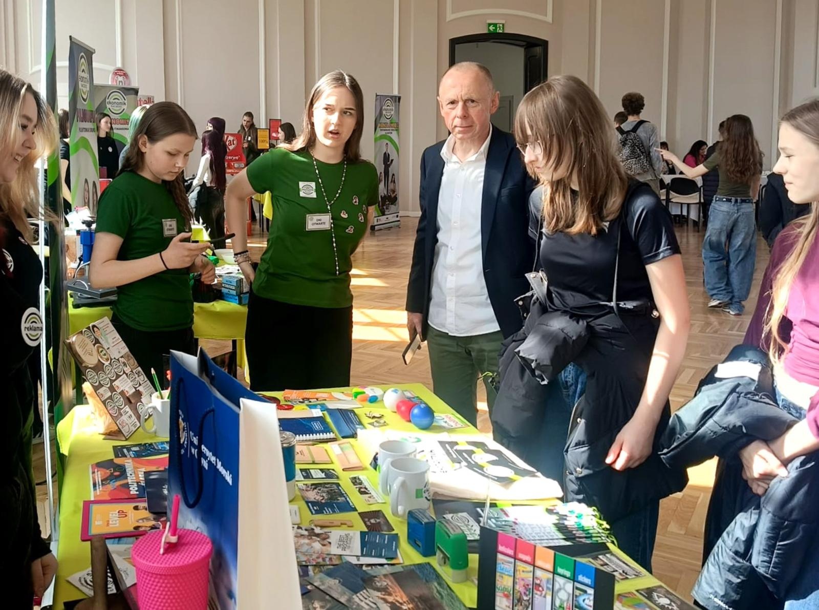 Zdjęcie w galerii na portalu naszraciborz.pl: Trwają dni otwarte szkół ponadpodstawowych w powiecie raciborskim. Ponad tysiąc miejsc czeka na absolwentów podstawówek wiadomości z regionu