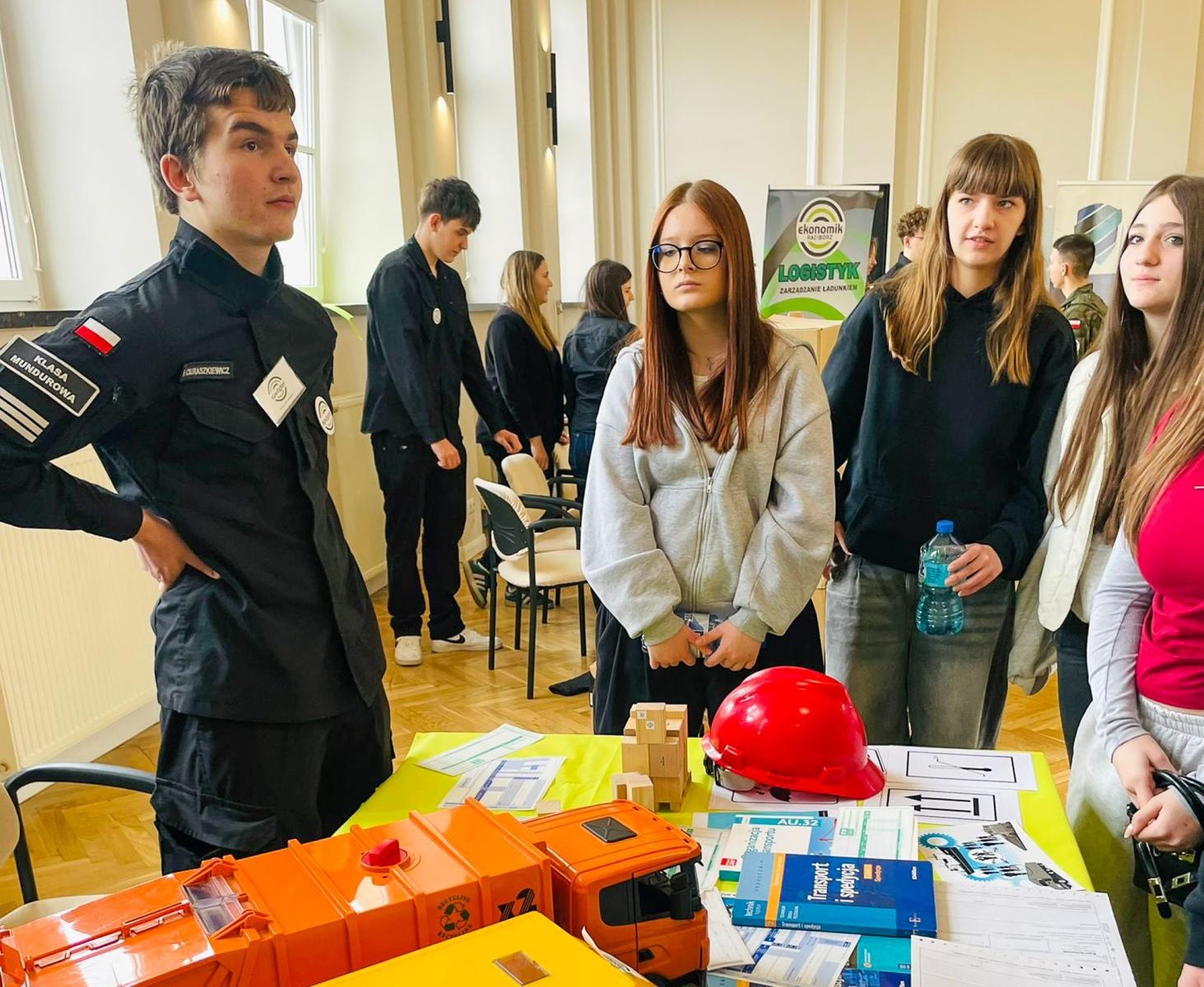 Zdjęcie w galerii na portalu naszraciborz.pl: Trwają dni otwarte szkół ponadpodstawowych w powiecie raciborskim. Ponad tysiąc miejsc czeka na absolwentów podstawówek wiadomości z regionu