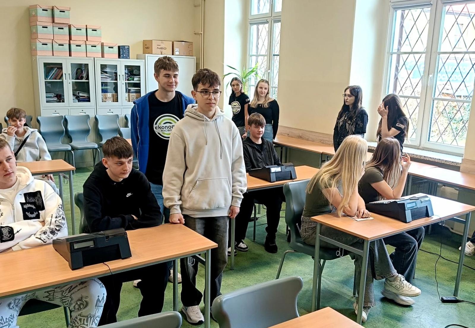 Zdjęcie w galerii na portalu naszraciborz.pl: Trwają dni otwarte szkół ponadpodstawowych w powiecie raciborskim. Ponad tysiąc miejsc czeka na absolwentów podstawówek wiadomości z regionu