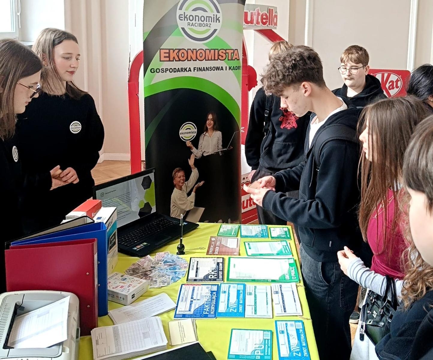 Zdjęcie w galerii na portalu naszraciborz.pl: Trwają dni otwarte szkół ponadpodstawowych w powiecie raciborskim. Ponad tysiąc miejsc czeka na absolwentów podstawówek wiadomości z regionu