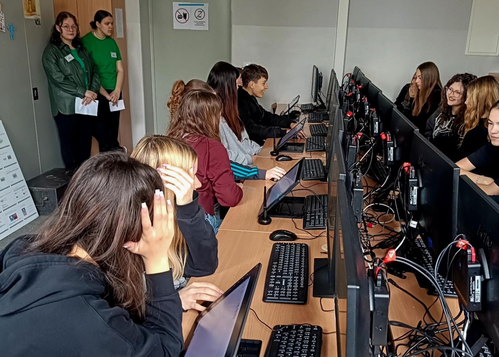Zdjęcie w galerii na portalu naszraciborz.pl: Trwają dni otwarte szkół ponadpodstawowych w powiecie raciborskim. Ponad tysiąc miejsc czeka na absolwentów podstawówek wiadomości z regionu