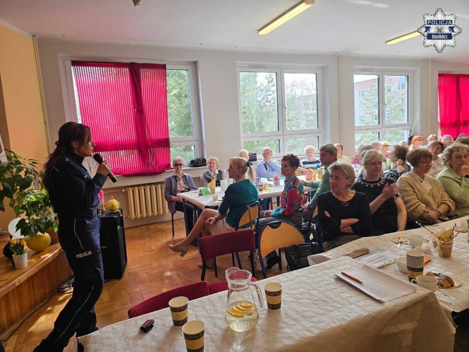 Zdjęcie w galerii na portalu naszraciborz.pl: O bezpieczeństwie seniorów w SP 18 wiadomości z regionu