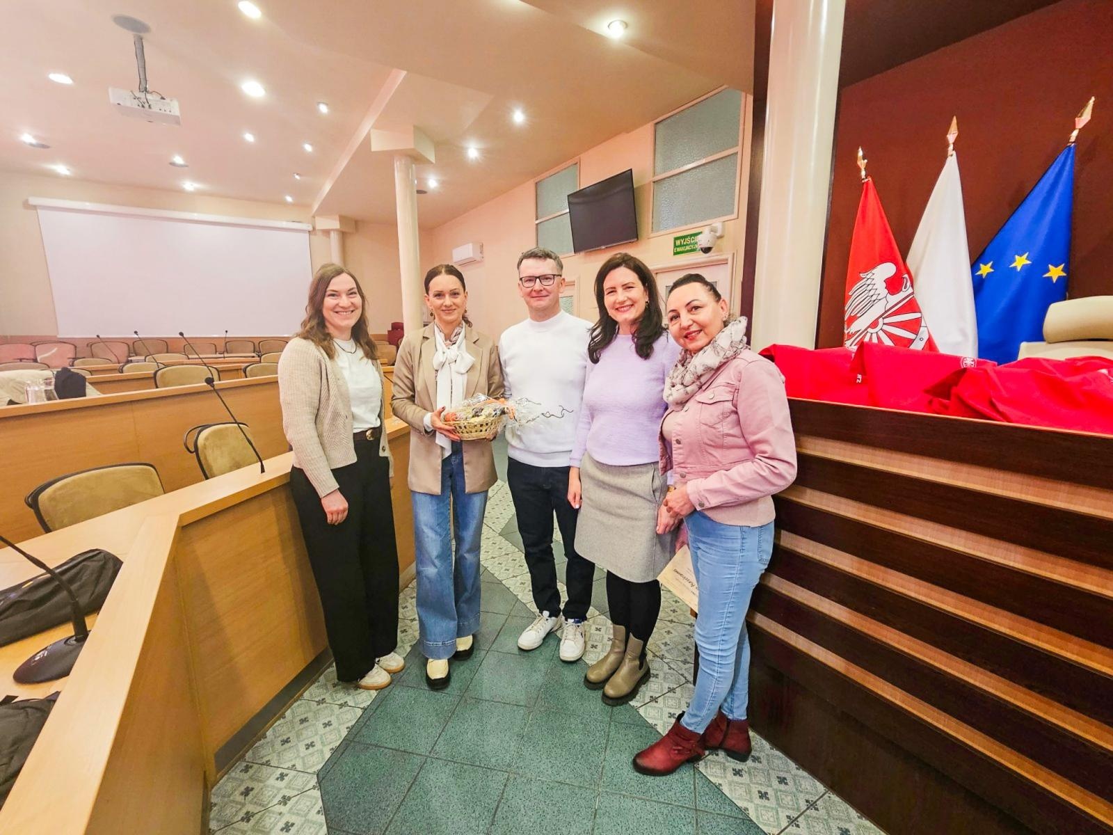Zdjęcie w galerii na portalu naszraciborz.pl: Wizyta uczniów z Gymnasium Roth w Raciborzu w świątecznej, wielkanocnej atmosferze wiadomości z regionu