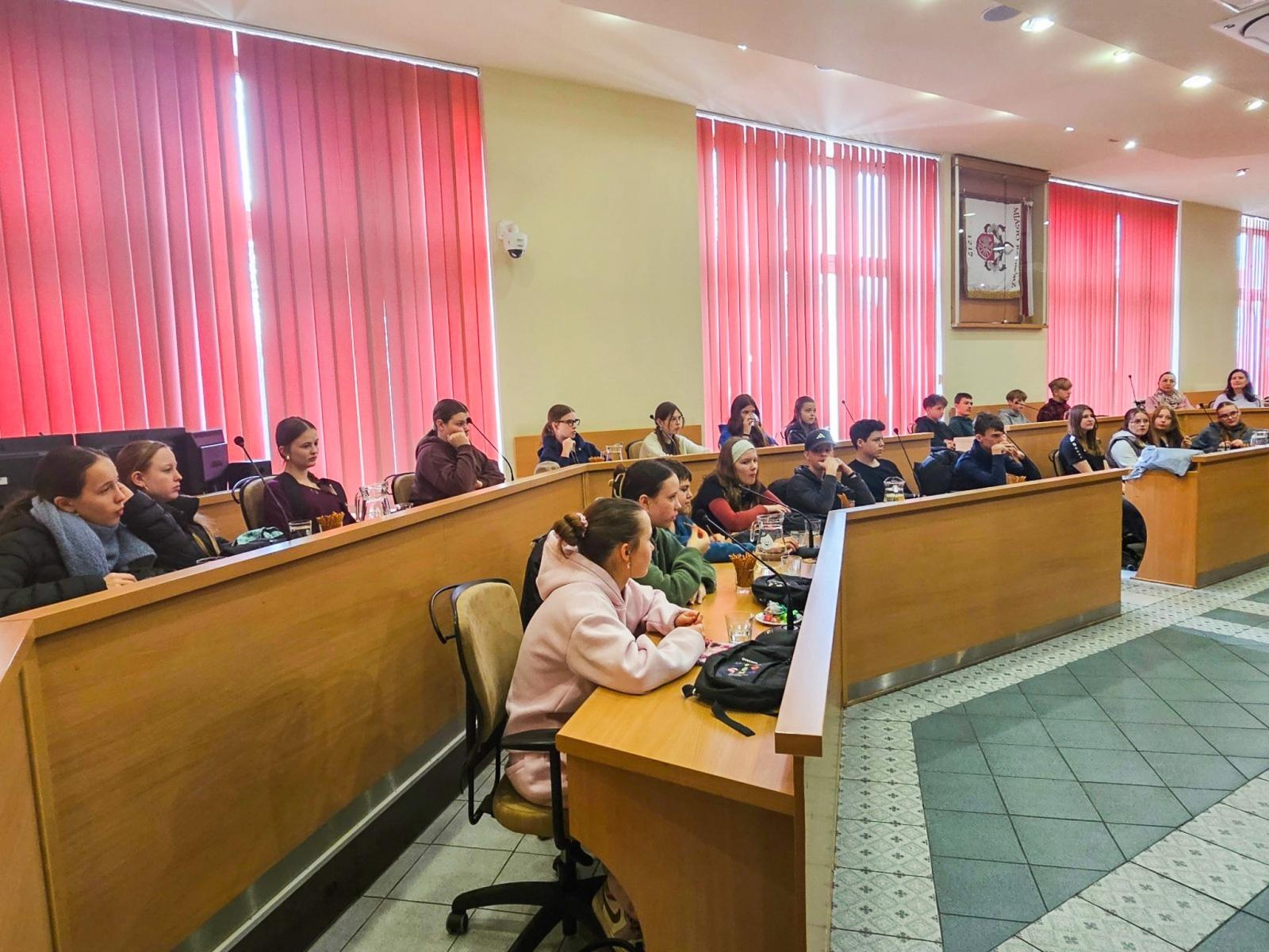 Zdjęcie w galerii na portalu naszraciborz.pl: Wizyta uczniów z Gymnasium Roth w Raciborzu w świątecznej, wielkanocnej atmosferze wiadomości z regionu