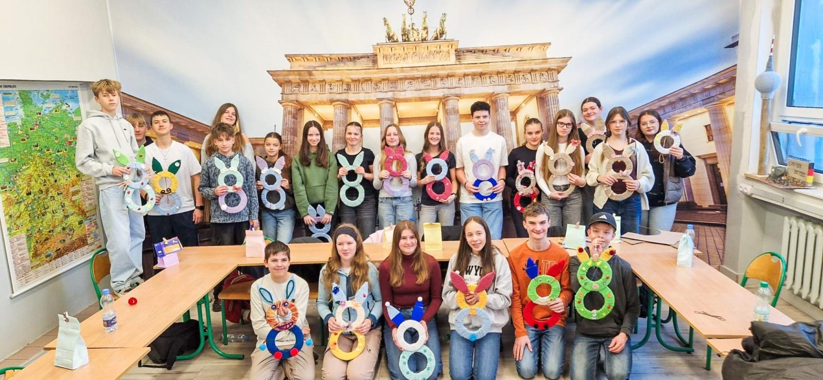 Zdjęcie w galerii na portalu naszraciborz.pl: Wizyta uczniów z Gymnasium Roth w Raciborzu w świątecznej, wielkanocnej atmosferze wiadomości z regionu