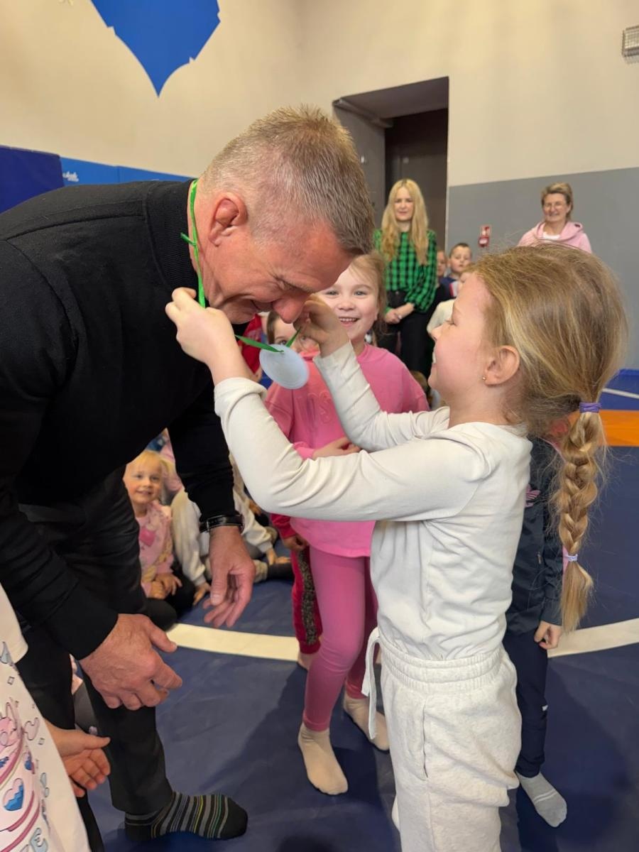 Zdjęcie w galerii na portalu naszraciborz.pl: Spotkanie z olimpijczykiem – sportowy dzień przedszkolaków wiadomości z regionu