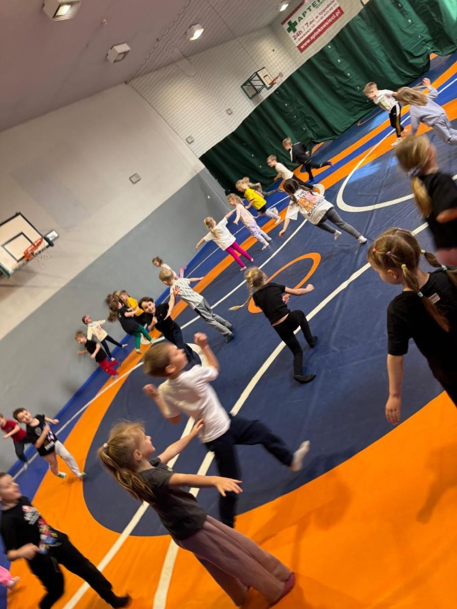 Zdjęcie w galerii na portalu naszraciborz.pl: Spotkanie z olimpijczykiem – sportowy dzień przedszkolaków wiadomości z regionu