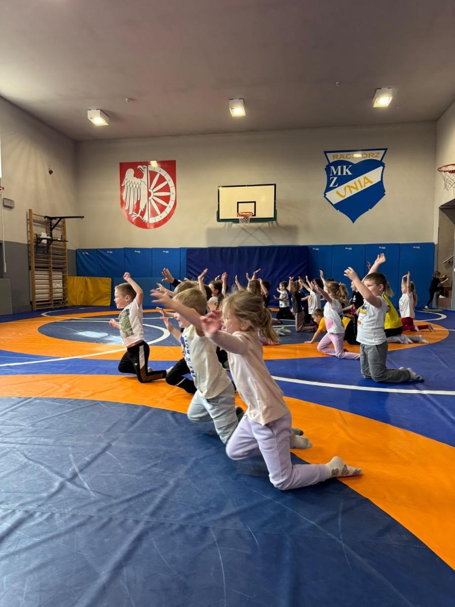 Zdjęcie w galerii na portalu naszraciborz.pl: Spotkanie z olimpijczykiem – sportowy dzień przedszkolaków wiadomości z regionu
