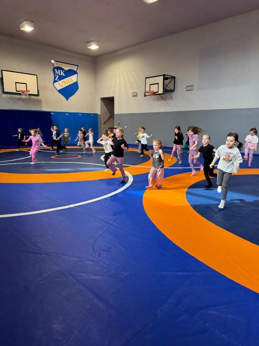 Zdjęcie w galerii na portalu naszraciborz.pl: Spotkanie z olimpijczykiem – sportowy dzień przedszkolaków wiadomości z regionu