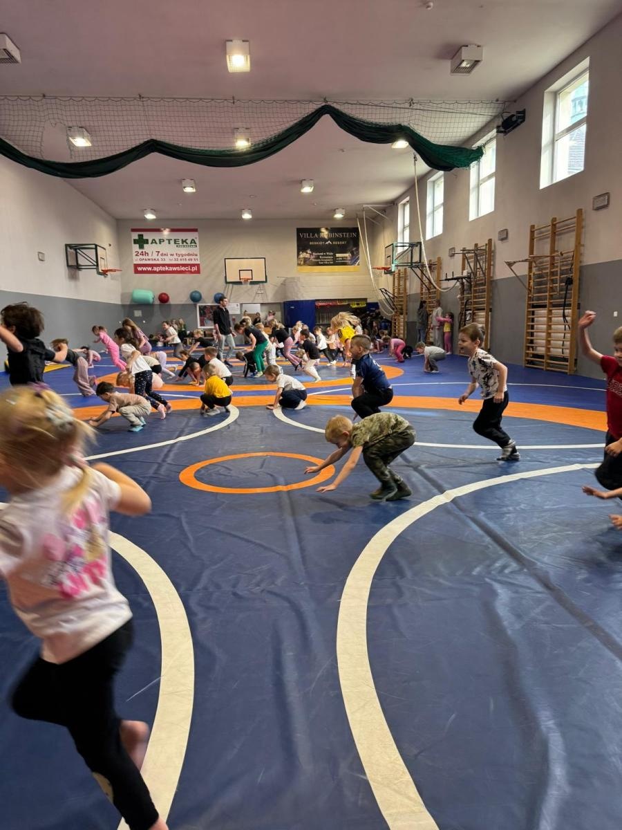 Zdjęcie w galerii na portalu naszraciborz.pl: Spotkanie z olimpijczykiem – sportowy dzień przedszkolaków wiadomości z regionu
