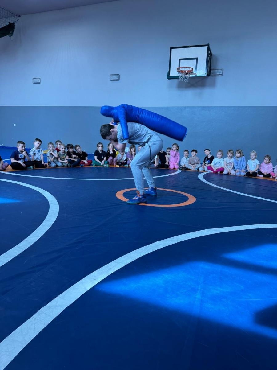 Zdjęcie w galerii na portalu naszraciborz.pl: Spotkanie z olimpijczykiem – sportowy dzień przedszkolaków wiadomości z regionu