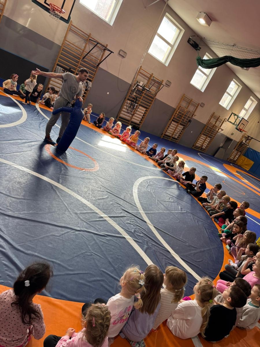 Zdjęcie w galerii na portalu naszraciborz.pl: Spotkanie z olimpijczykiem – sportowy dzień przedszkolaków wiadomości z regionu