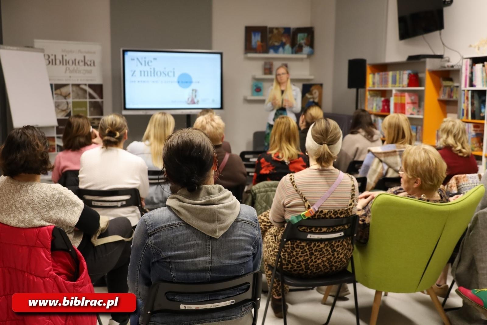Zdjęcie w galerii na portalu naszraciborz.pl: Jak mówić NIE z czystym sumieniem? Anita Kiderys w raciborskiej bibliotece wiadomości z regionu
