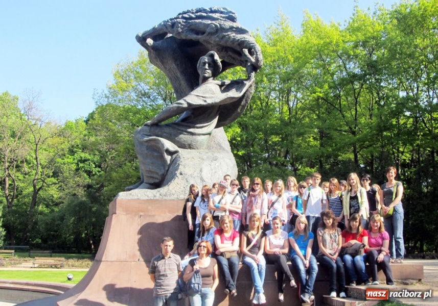 Zdjęcie w galerii na portalu naszraciborz.pl: Gimnazjaliści z ministrem Gradem wiadomości z regionu