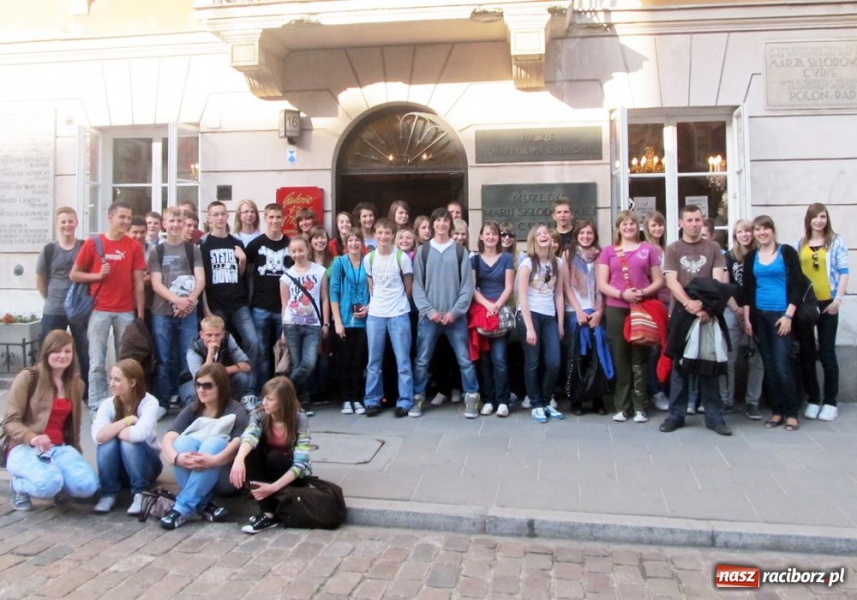 Zdjęcie w galerii na portalu naszraciborz.pl: Gimnazjaliści z ministrem Gradem wiadomości z regionu