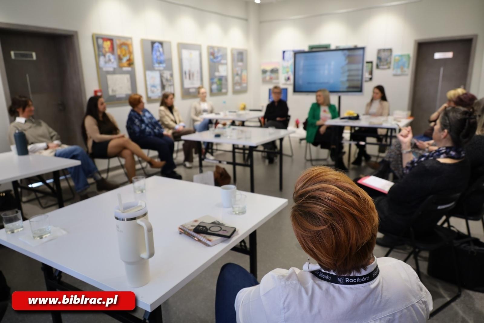 Zdjęcie w galerii na portalu naszraciborz.pl: BIBLIOTEKA NIE oGRANICzA, czyli polsko-czeskie spotkanie bibliotekarzy wiadomości z regionu