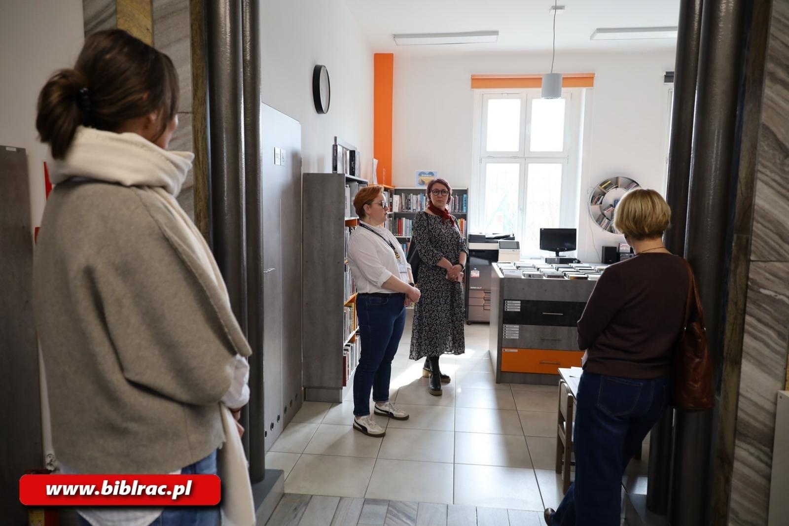 Zdjęcie w galerii na portalu naszraciborz.pl: BIBLIOTEKA NIE oGRANICzA, czyli polsko-czeskie spotkanie bibliotekarzy wiadomości z regionu