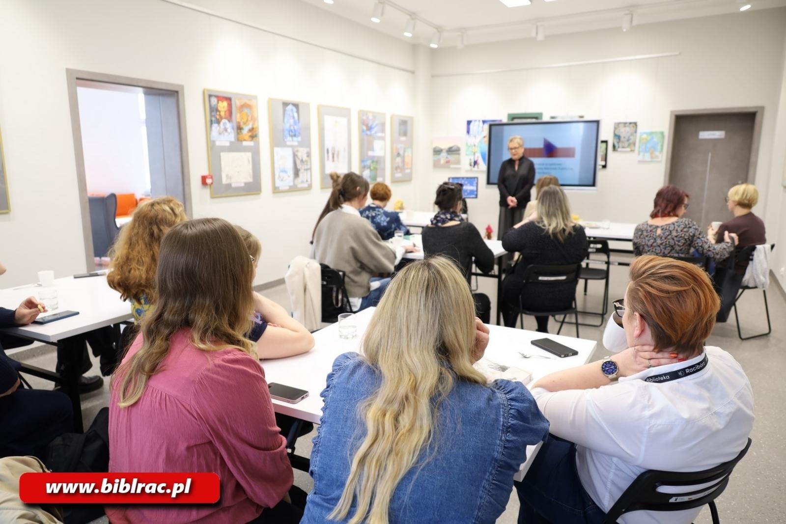 Zdjęcie w galerii na portalu naszraciborz.pl: BIBLIOTEKA NIE oGRANICzA, czyli polsko-czeskie spotkanie bibliotekarzy wiadomości z regionu
