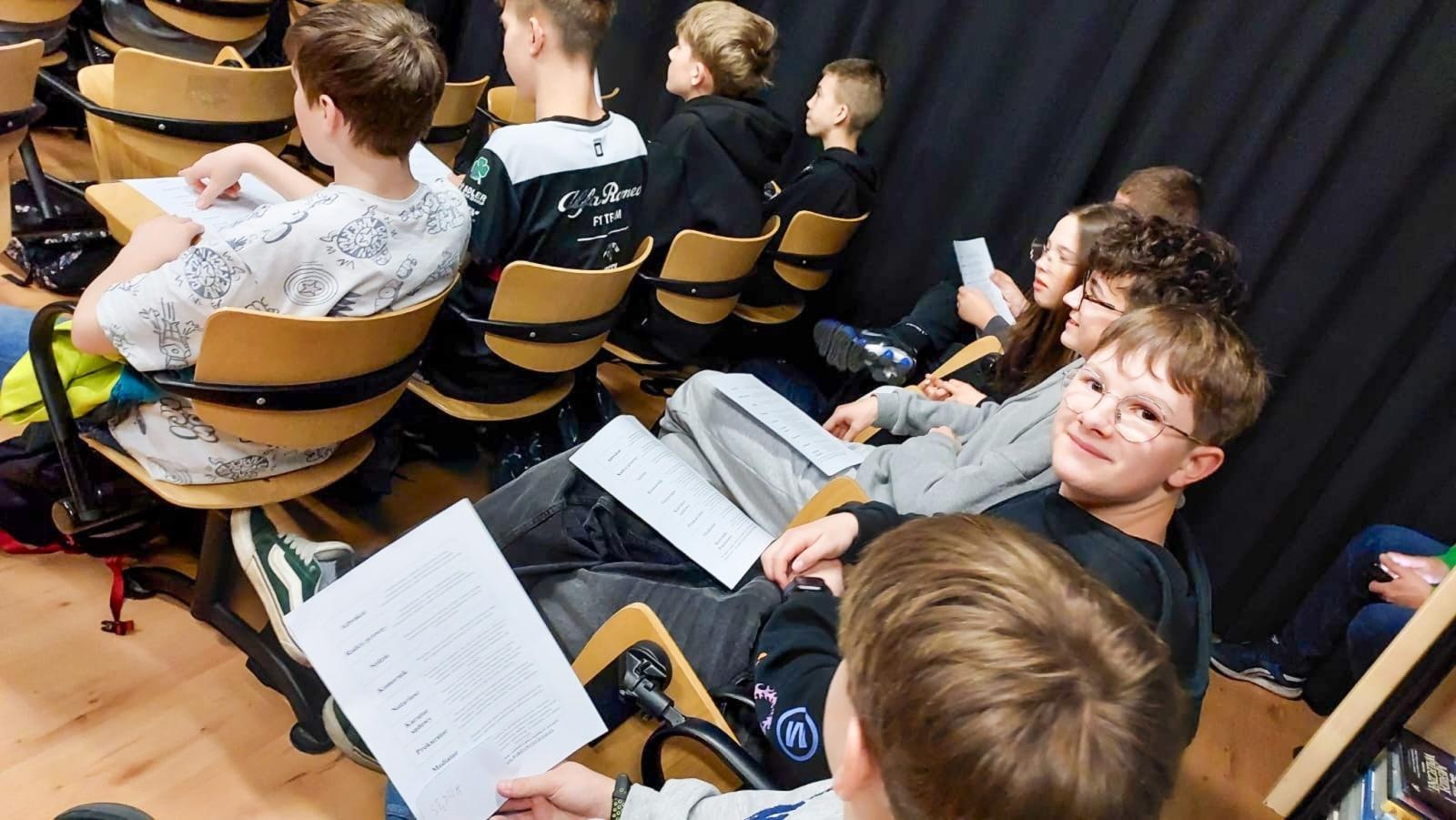 Zdjęcie w galerii na portalu naszraciborz.pl: Prawo w praktyce – uczniowie SP1 wcielili się w role prawników wiadomości z regionu