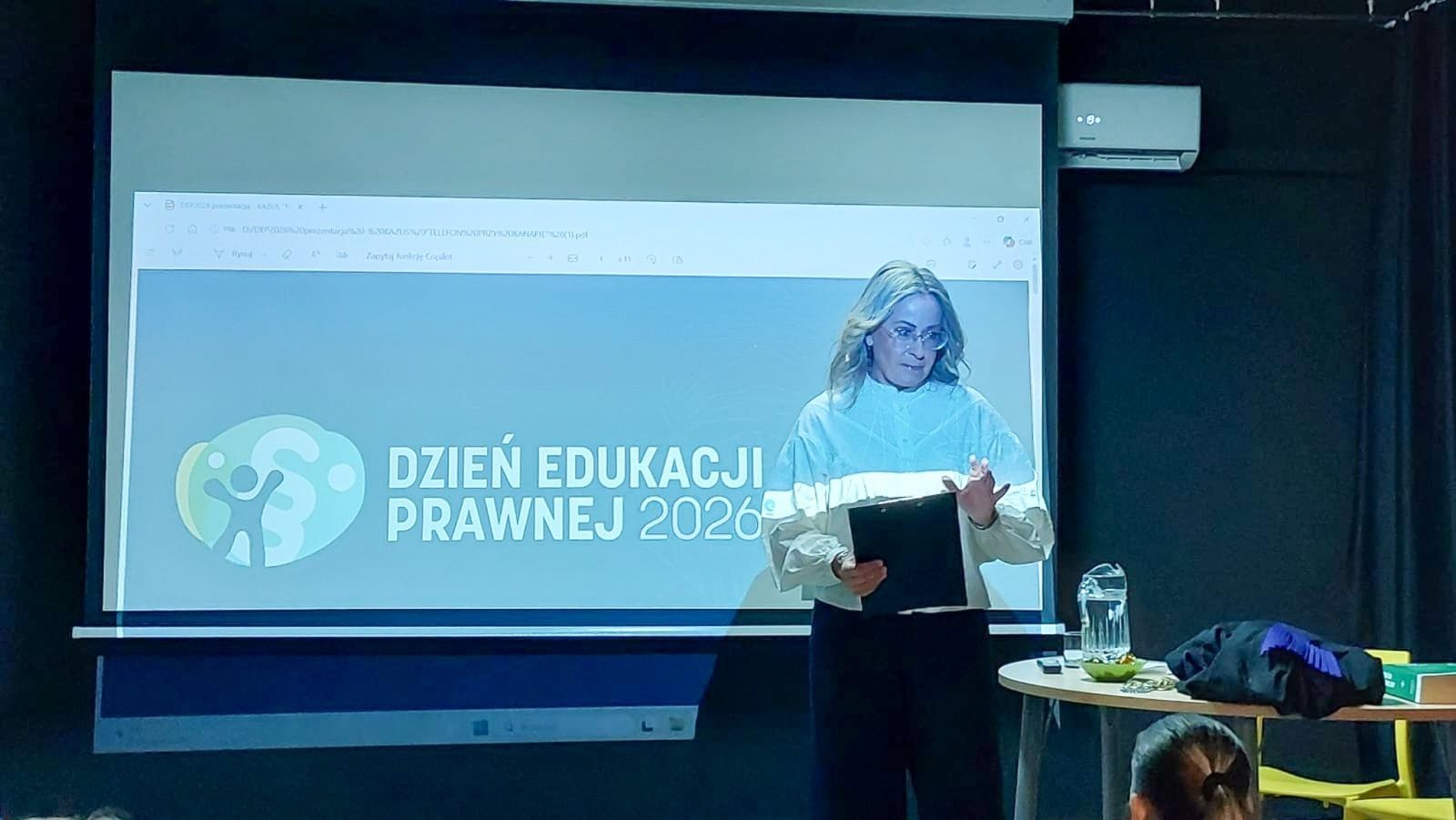 Zdjęcie w galerii na portalu naszraciborz.pl: Prawo w praktyce – uczniowie SP1 wcielili się w role prawników wiadomości z regionu