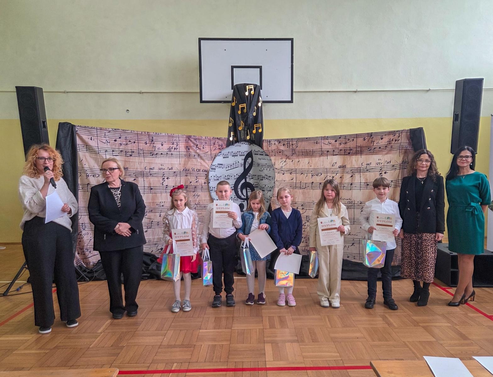 Zdjęcie w galerii na portalu naszraciborz.pl: Śpiewali na chwałę – VI Powiatowy Konkurs Piosenki Religijnej w Borucinie wiadomości z regionu