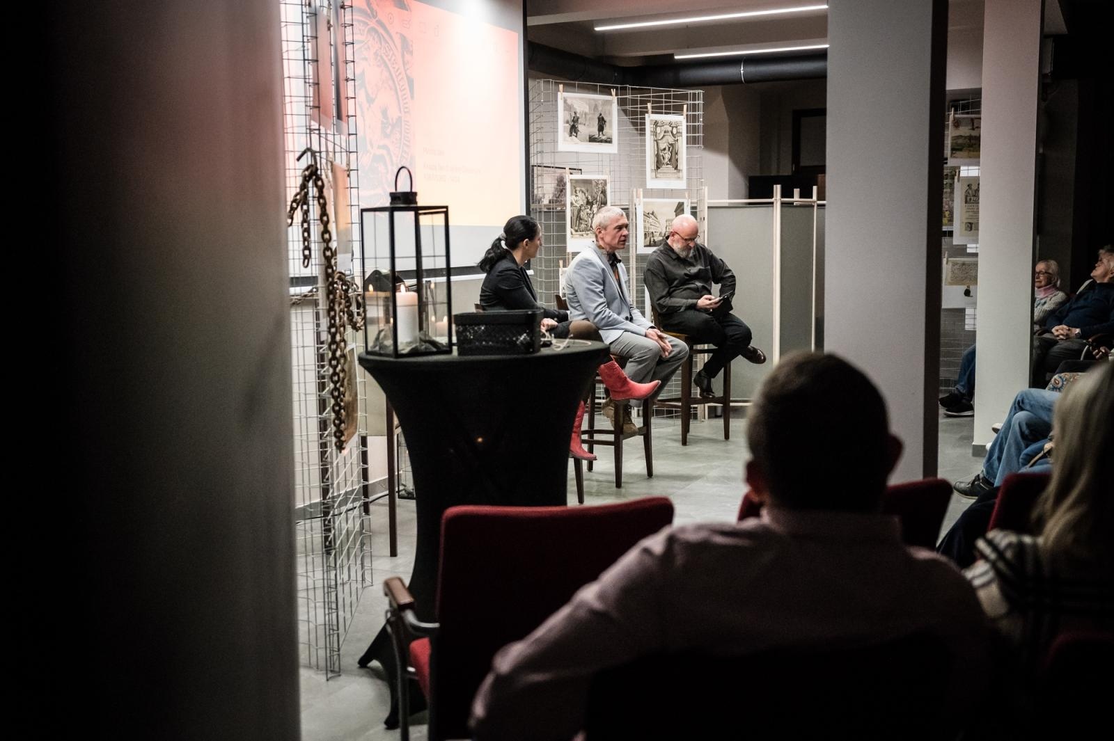 Zdjęcie w galerii na portalu naszraciborz.pl: Mistrz Jan i tajemnice zbrodni. Cykl spotkań o mrocznych historiach na Zamku Piastowskim wiadomości z regionu