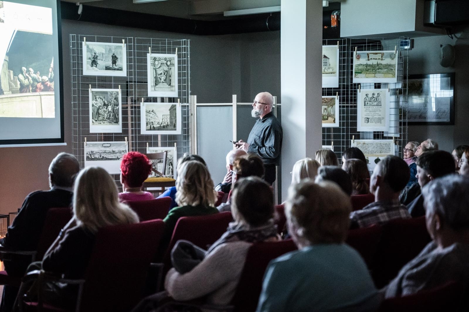 Zdjęcie w galerii na portalu naszraciborz.pl: Mistrz Jan i tajemnice zbrodni. Cykl spotkań o mrocznych historiach na Zamku Piastowskim wiadomości z regionu