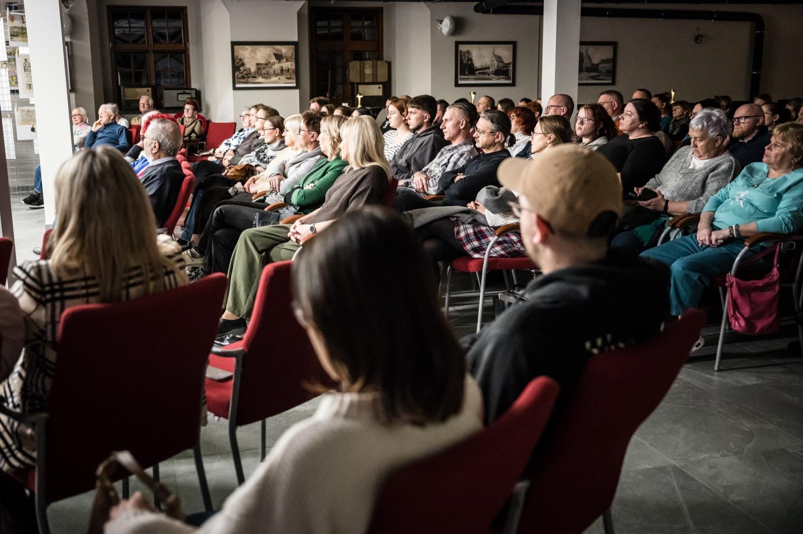 Zdjęcie w galerii na portalu naszraciborz.pl: Mistrz Jan i tajemnice zbrodni. Cykl spotkań o mrocznych historiach na Zamku Piastowskim wiadomości z regionu