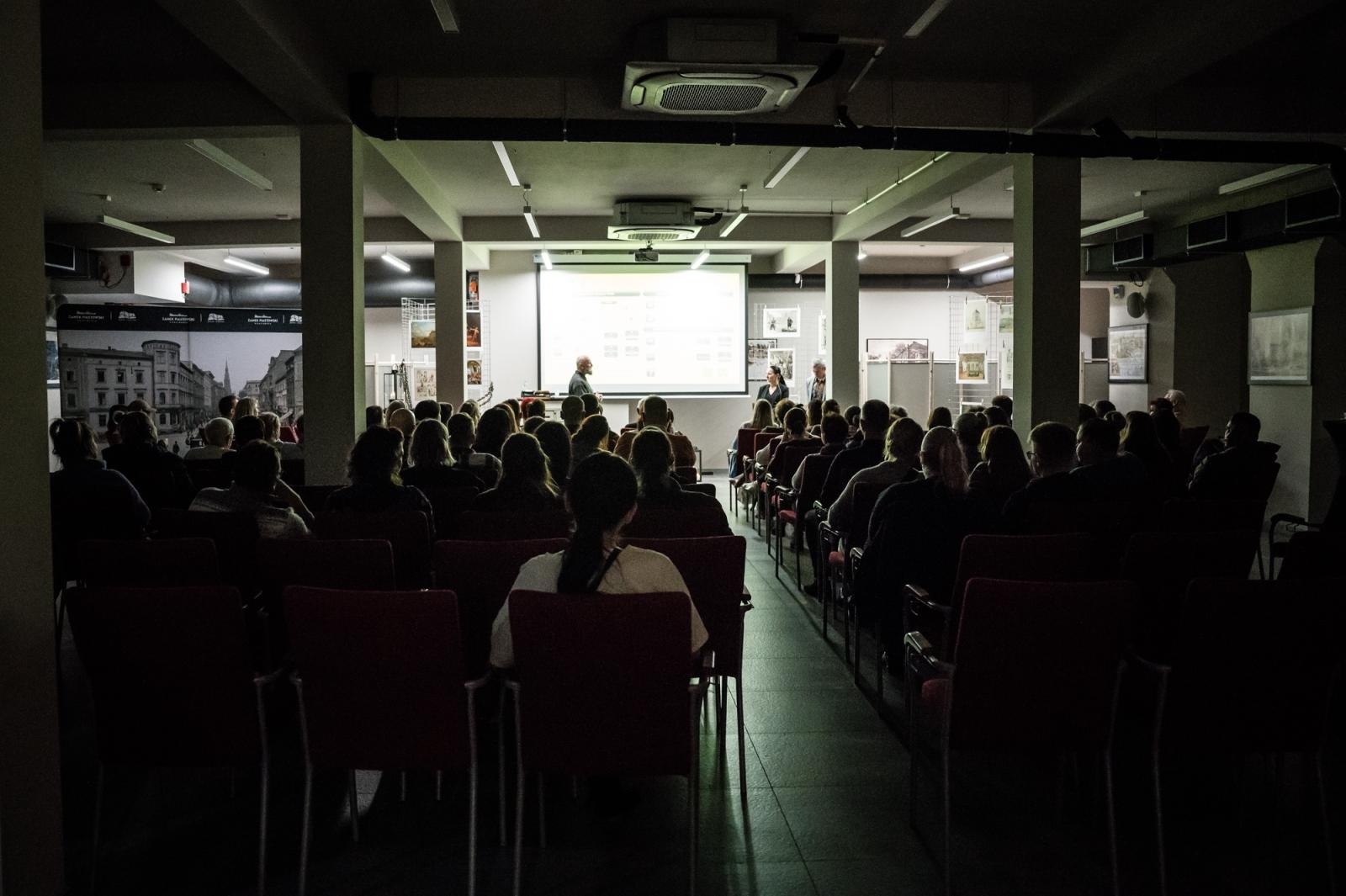 Zdjęcie w galerii na portalu naszraciborz.pl: Mistrz Jan i tajemnice zbrodni. Cykl spotkań o mrocznych historiach na Zamku Piastowskim wiadomości z regionu