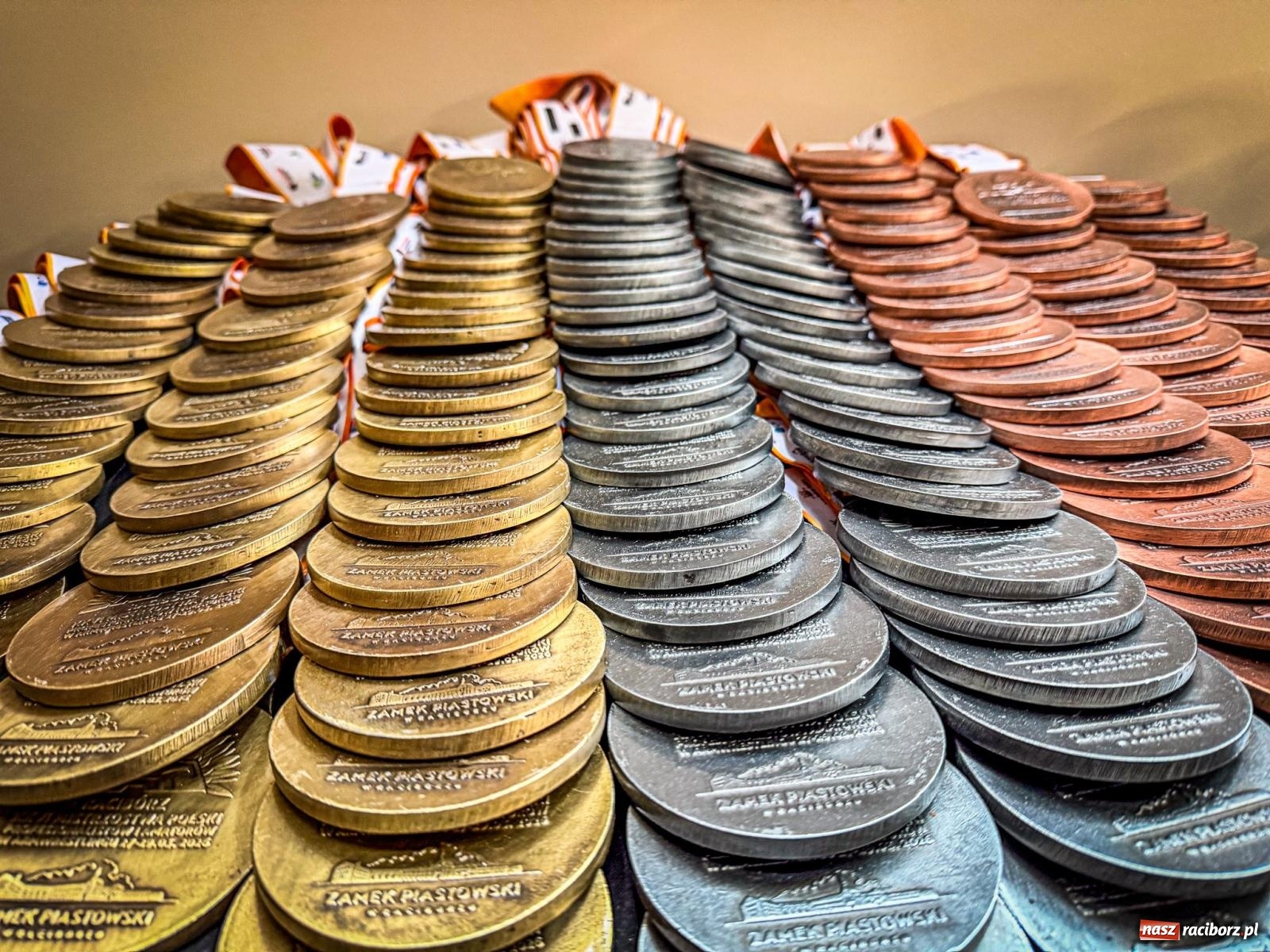 Zdjęcie w galerii na portalu naszraciborz.pl: Racibórz areną krajowej rywalizacji. Na zamku trwają XXVI Mistrzostwa Polski w Armwrestlingu wiadomości z regionu