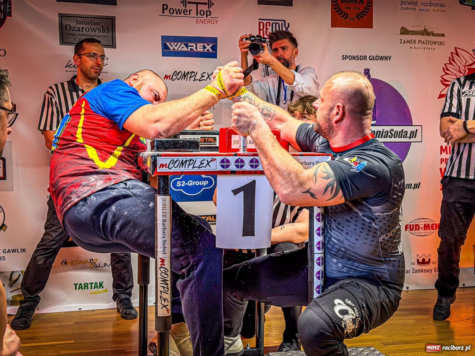 Zdjęcie w galerii na portalu naszraciborz.pl: Racibórz areną krajowej rywalizacji. Na zamku trwają XXVI Mistrzostwa Polski w Armwrestlingu wiadomości z regionu