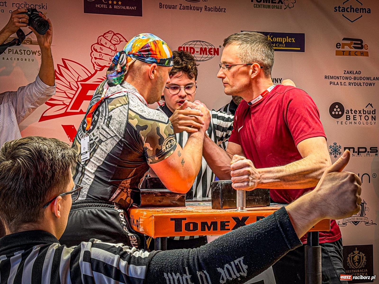 Zdjęcie w galerii na portalu naszraciborz.pl: Racibórz areną krajowej rywalizacji. Na zamku trwają XXVI Mistrzostwa Polski w Armwrestlingu wiadomości z regionu