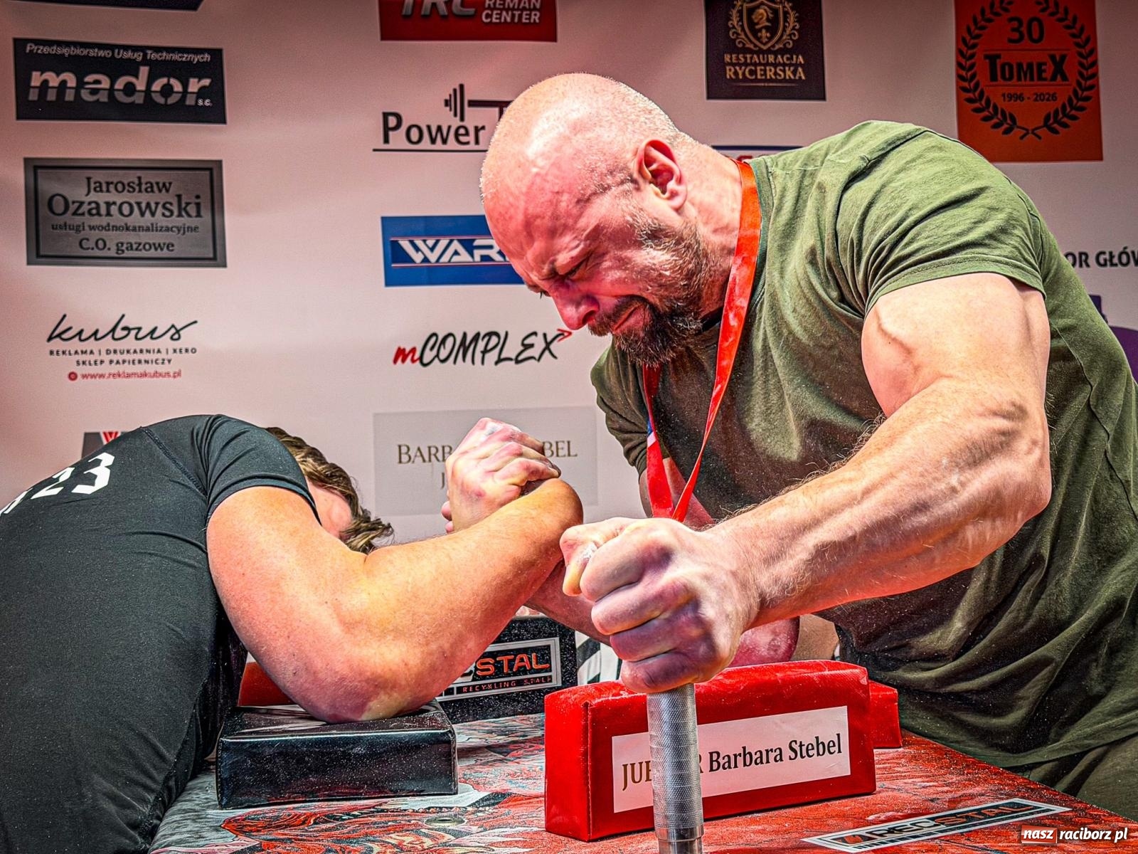 Zdjęcie w galerii na portalu naszraciborz.pl: Racibórz areną krajowej rywalizacji. Na zamku trwają XXVI Mistrzostwa Polski w Armwrestlingu wiadomości z regionu