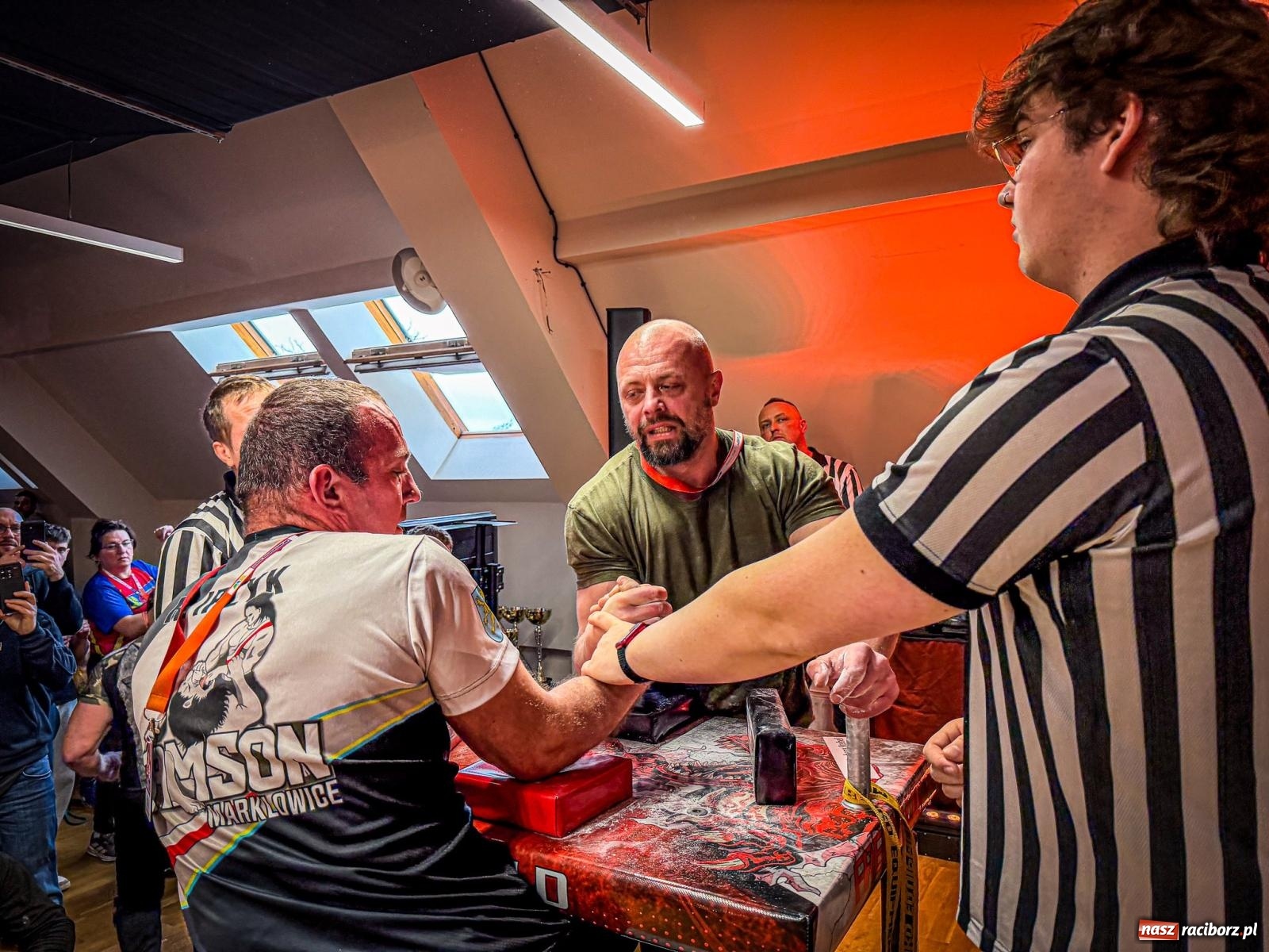 Zdjęcie w galerii na portalu naszraciborz.pl: Racibórz areną krajowej rywalizacji. Na zamku trwają XXVI Mistrzostwa Polski w Armwrestlingu wiadomości z regionu