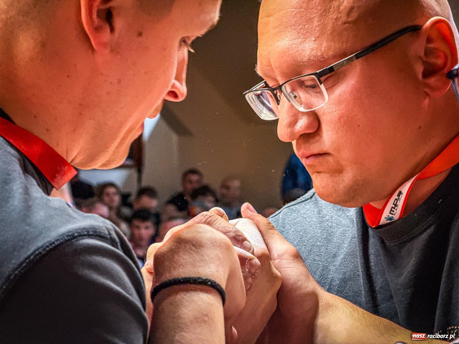 Zdjęcie w galerii na portalu naszraciborz.pl: Racibórz areną krajowej rywalizacji. Na zamku trwają XXVI Mistrzostwa Polski w Armwrestlingu wiadomości z regionu