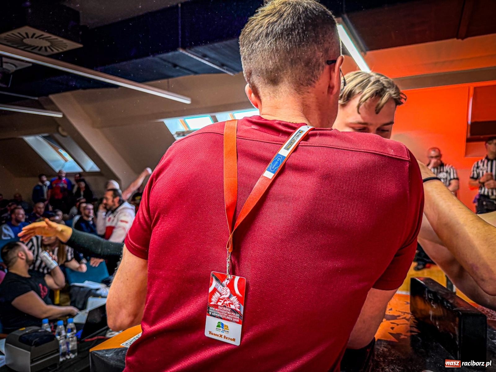 Zdjęcie w galerii na portalu naszraciborz.pl: Racibórz areną krajowej rywalizacji. Na zamku trwają XXVI Mistrzostwa Polski w Armwrestlingu wiadomości z regionu