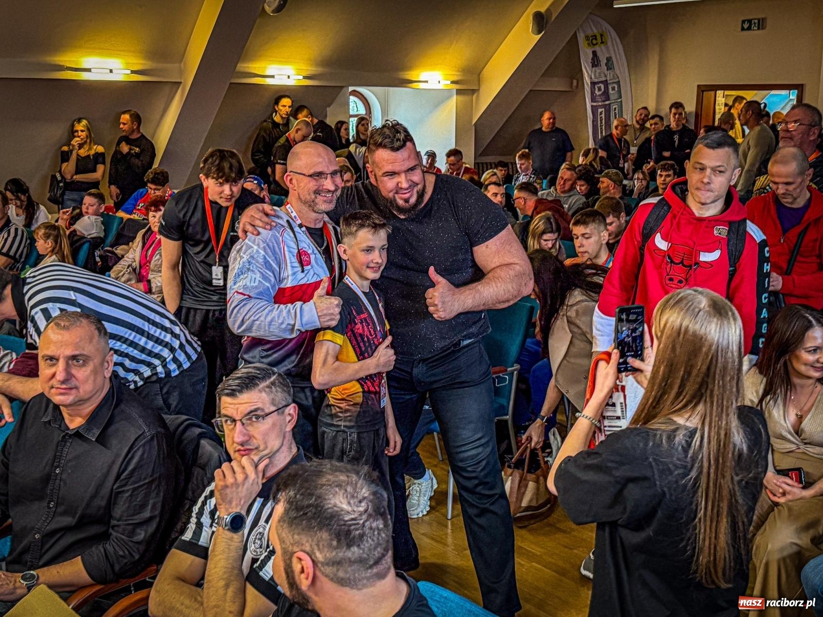 Zdjęcie w galerii na portalu naszraciborz.pl: Racibórz areną krajowej rywalizacji. Na zamku trwają XXVI Mistrzostwa Polski w Armwrestlingu wiadomości z regionu