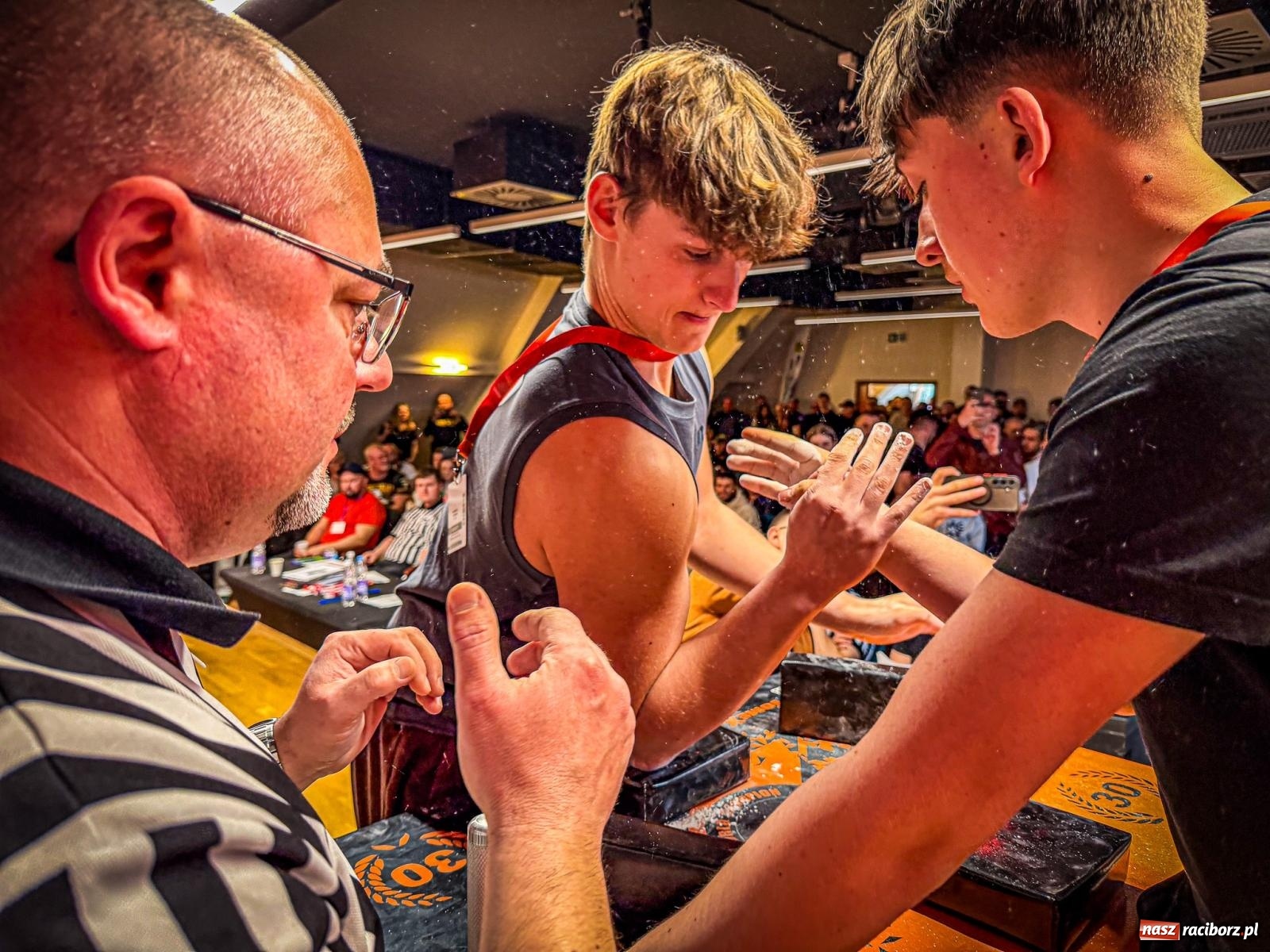 Zdjęcie w galerii na portalu naszraciborz.pl: Racibórz areną krajowej rywalizacji. Na zamku trwają XXVI Mistrzostwa Polski w Armwrestlingu wiadomości z regionu