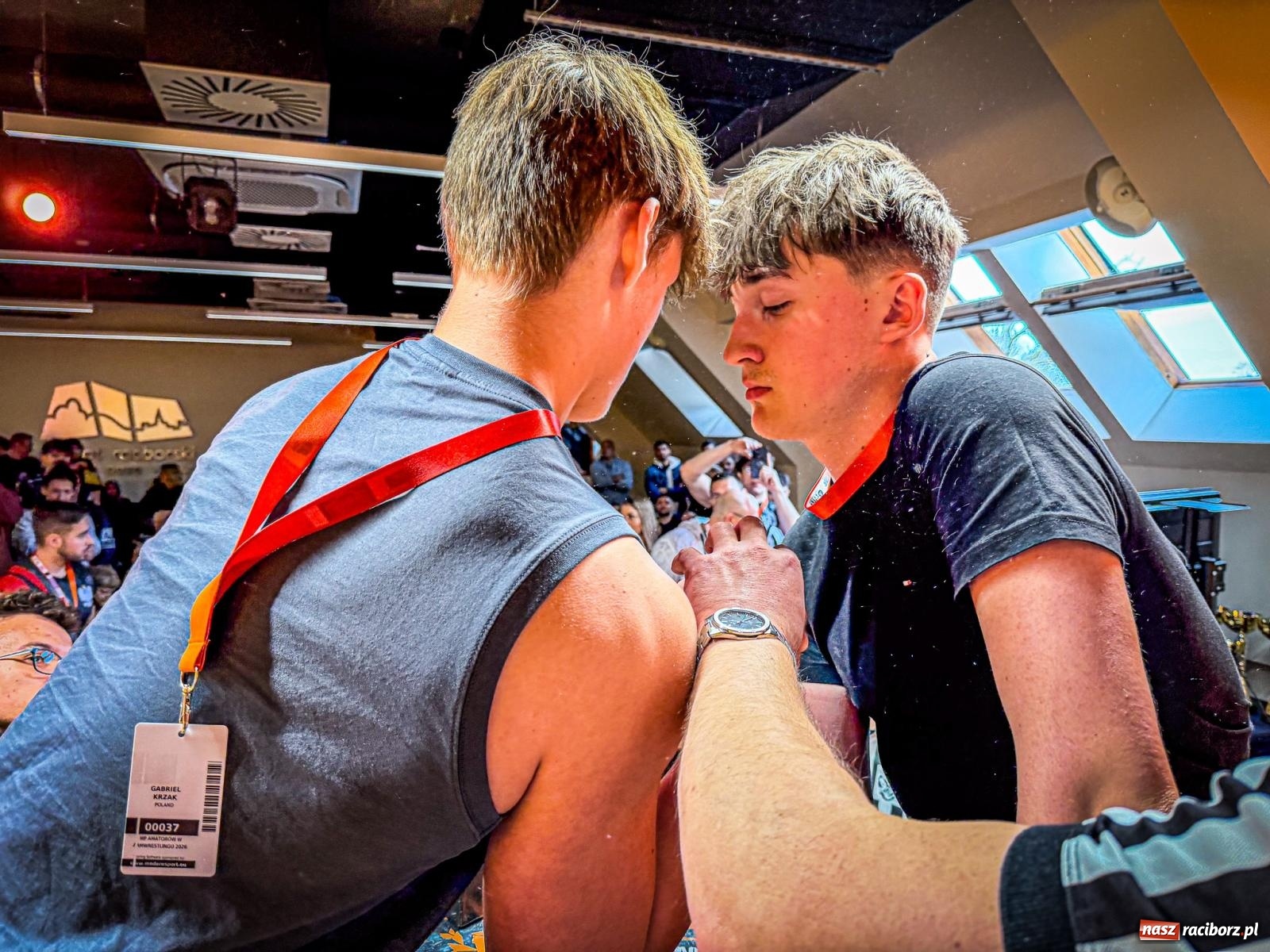 Zdjęcie w galerii na portalu naszraciborz.pl: Racibórz areną krajowej rywalizacji. Na zamku trwają XXVI Mistrzostwa Polski w Armwrestlingu wiadomości z regionu