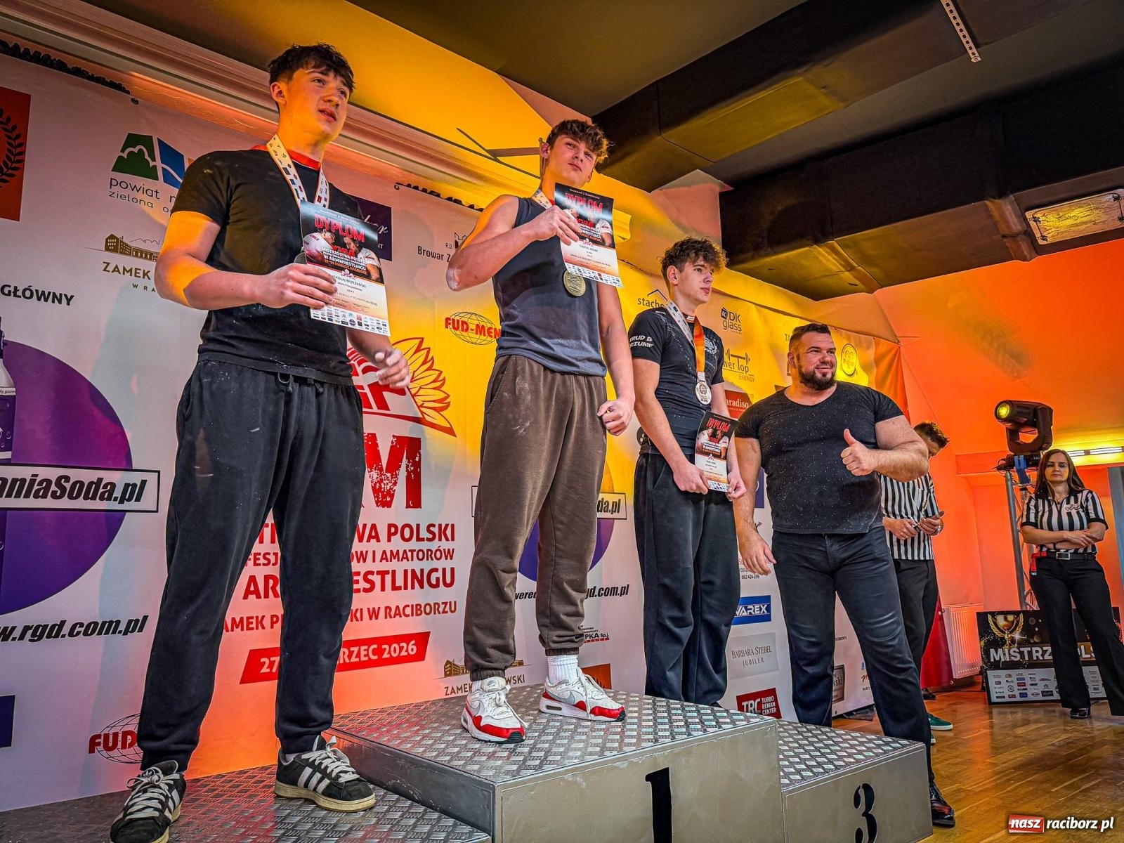 Zdjęcie w galerii na portalu naszraciborz.pl: Racibórz areną krajowej rywalizacji. Na zamku trwają XXVI Mistrzostwa Polski w Armwrestlingu wiadomości z regionu