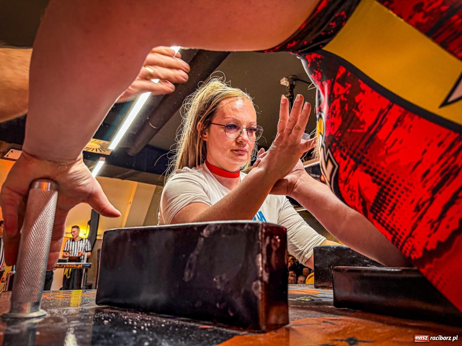 Zdjęcie w galerii na portalu naszraciborz.pl: Racibórz areną krajowej rywalizacji. Na zamku trwają XXVI Mistrzostwa Polski w Armwrestlingu wiadomości z regionu