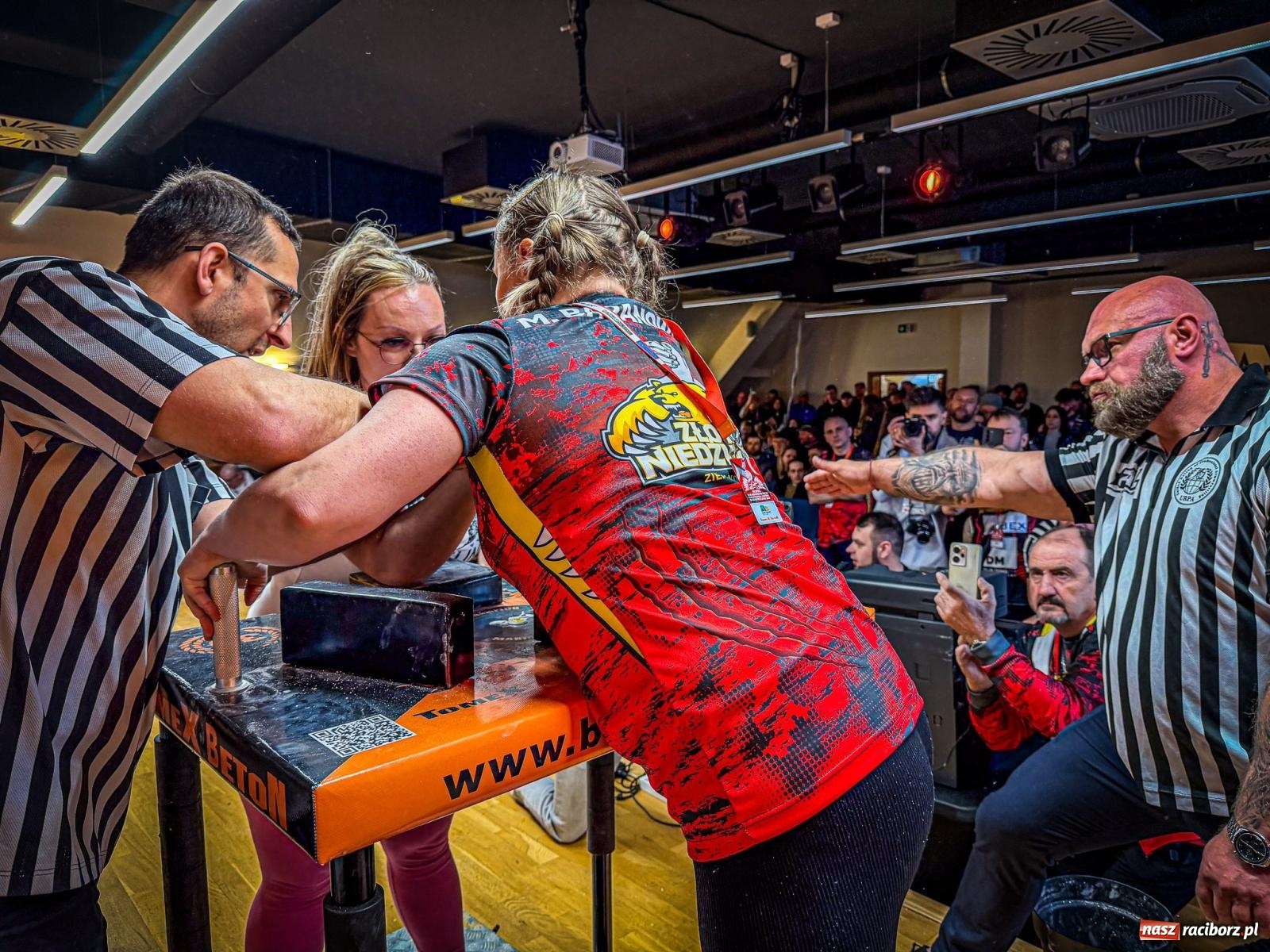 Zdjęcie w galerii na portalu naszraciborz.pl: Racibórz areną krajowej rywalizacji. Na zamku trwają XXVI Mistrzostwa Polski w Armwrestlingu wiadomości z regionu