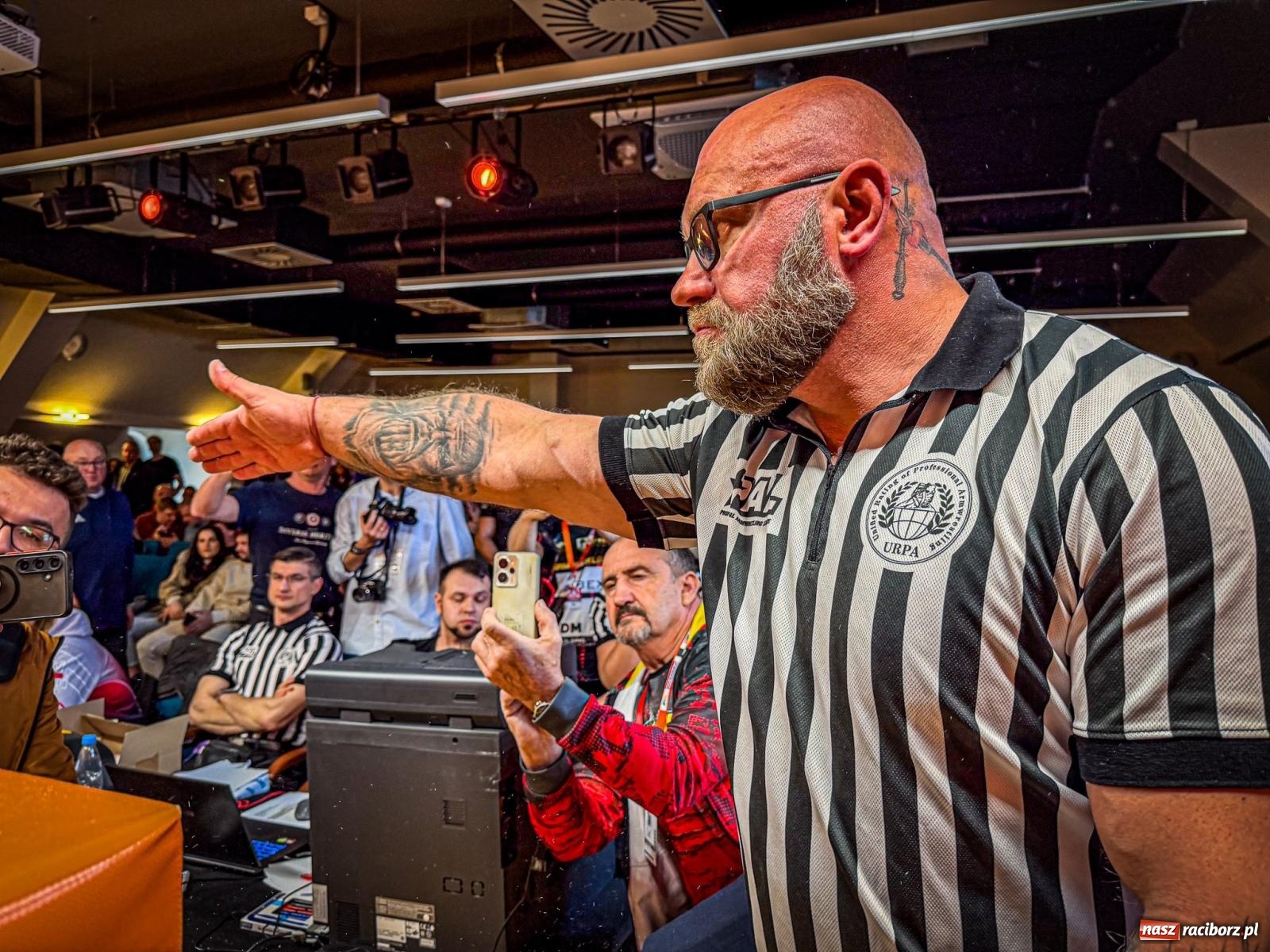 Zdjęcie w galerii na portalu naszraciborz.pl: Racibórz areną krajowej rywalizacji. Na zamku trwają XXVI Mistrzostwa Polski w Armwrestlingu wiadomości z regionu