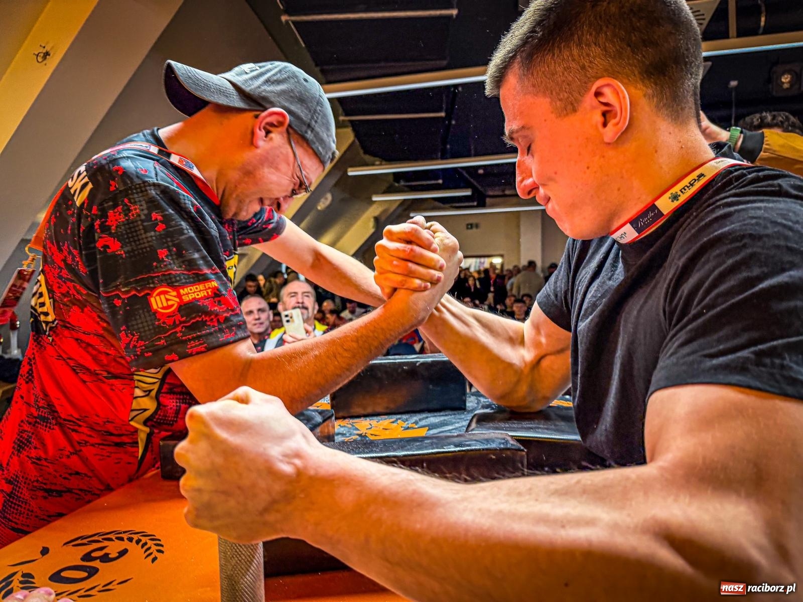 Zdjęcie w galerii na portalu naszraciborz.pl: Racibórz areną krajowej rywalizacji. Na zamku trwają XXVI Mistrzostwa Polski w Armwrestlingu wiadomości z regionu