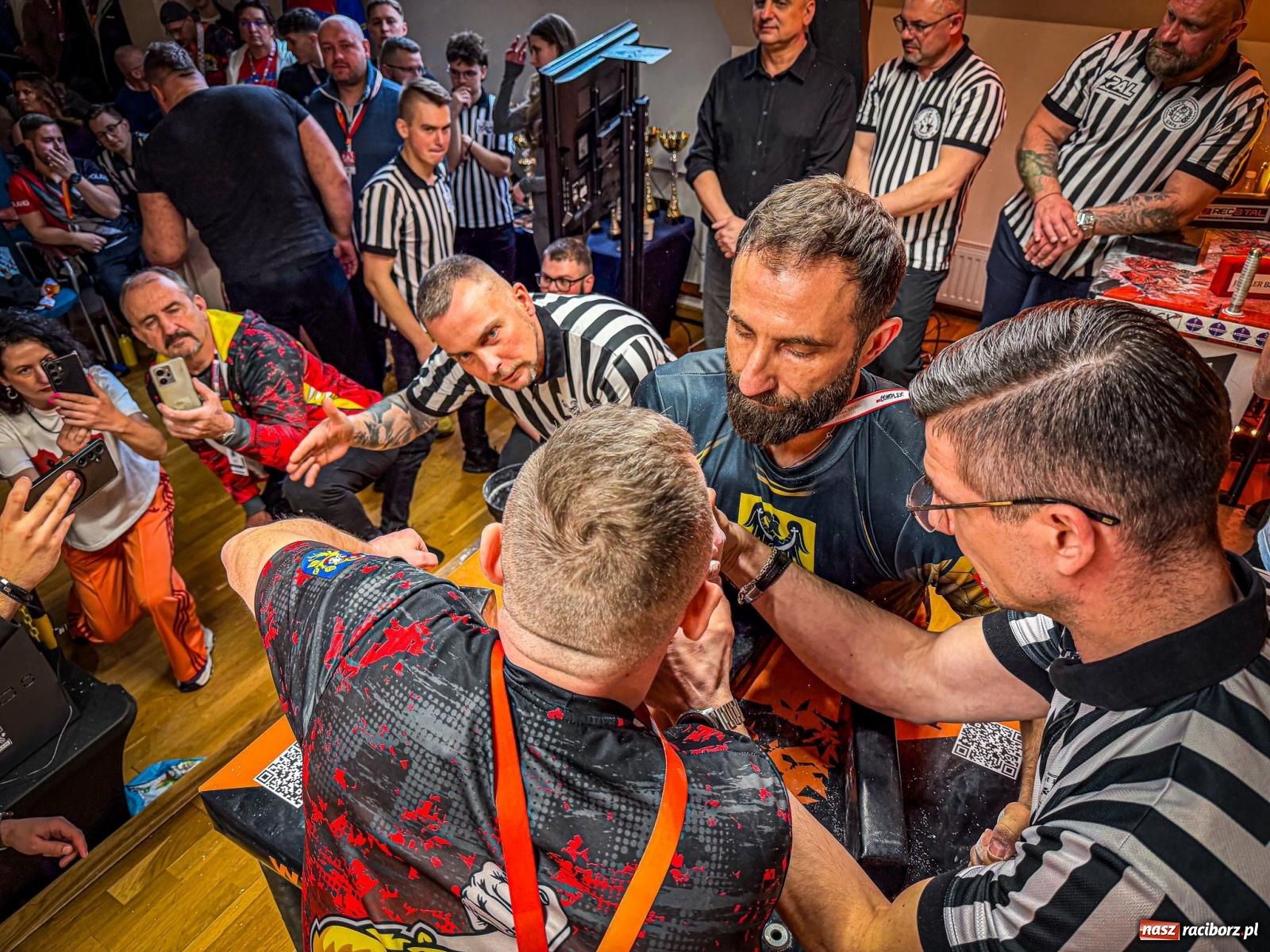 Zdjęcie w galerii na portalu naszraciborz.pl: Racibórz areną krajowej rywalizacji. Na zamku trwają XXVI Mistrzostwa Polski w Armwrestlingu wiadomości z regionu