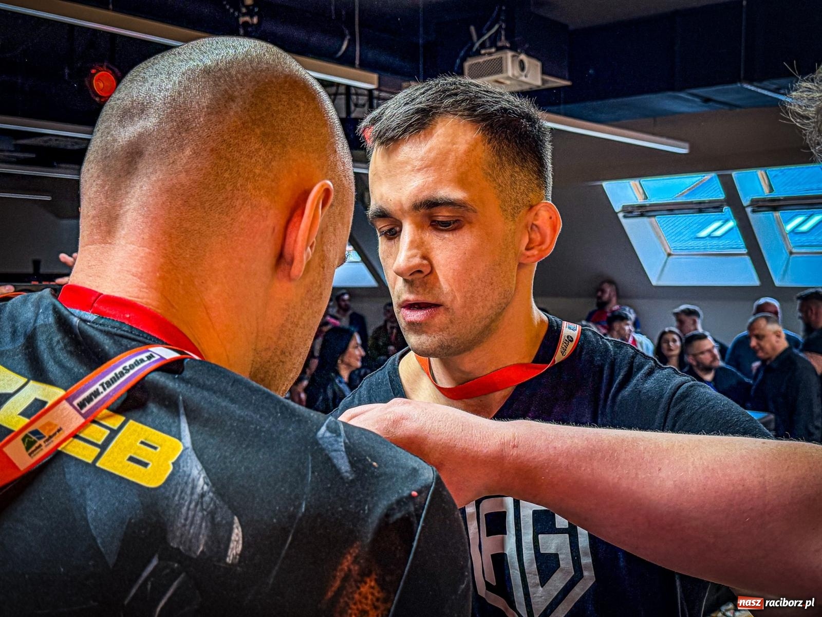 Zdjęcie w galerii na portalu naszraciborz.pl: Racibórz areną krajowej rywalizacji. Na zamku trwają XXVI Mistrzostwa Polski w Armwrestlingu wiadomości z regionu