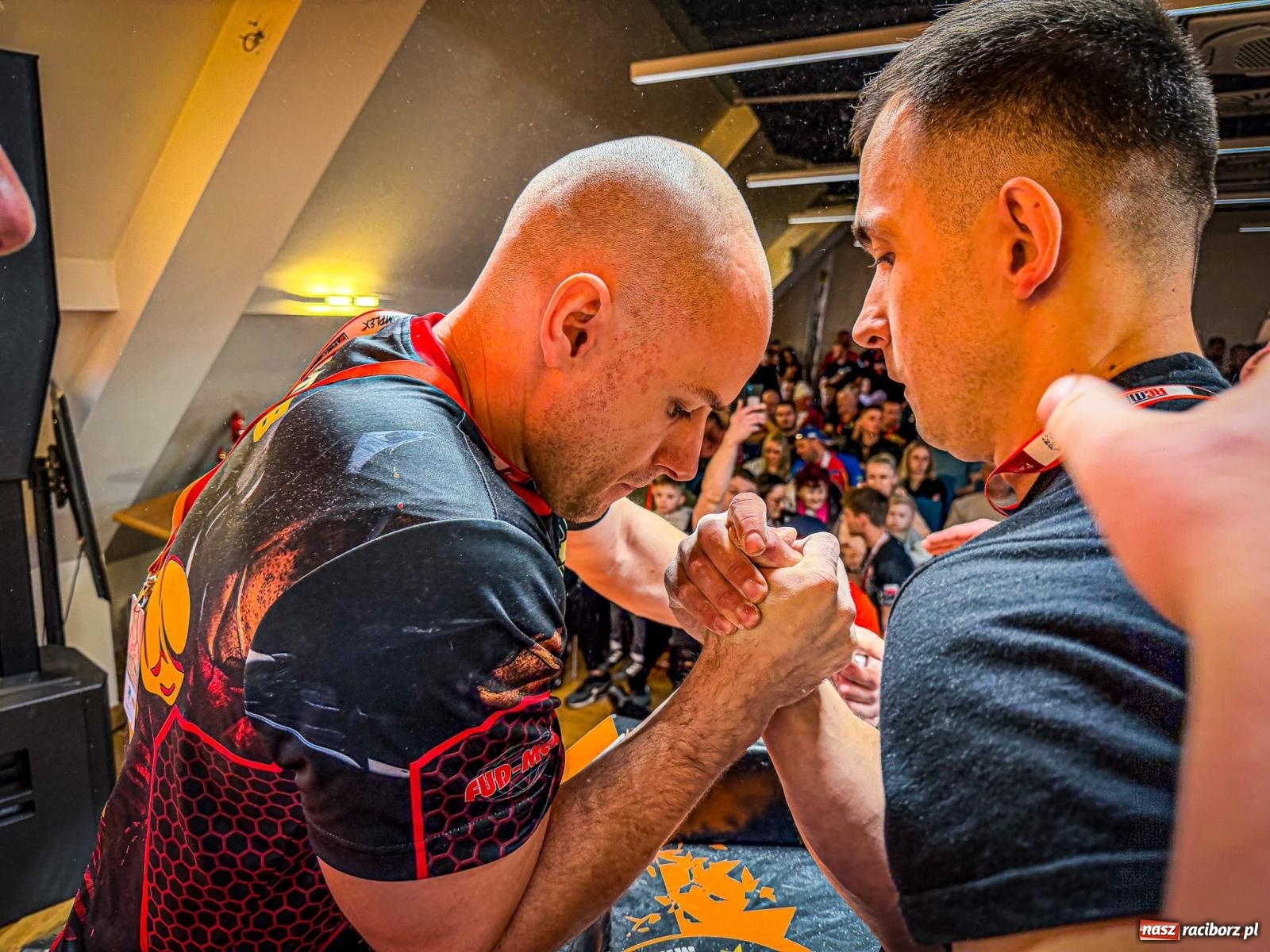 Zdjęcie w galerii na portalu naszraciborz.pl: Racibórz areną krajowej rywalizacji. Na zamku trwają XXVI Mistrzostwa Polski w Armwrestlingu wiadomości z regionu