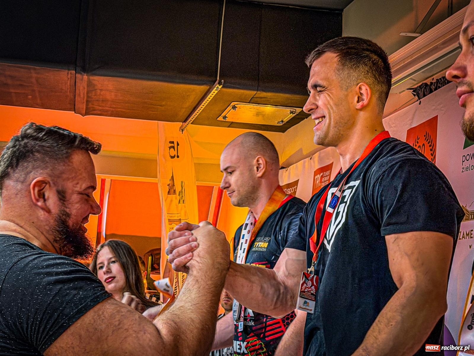 Zdjęcie w galerii na portalu naszraciborz.pl: Racibórz areną krajowej rywalizacji. Na zamku trwają XXVI Mistrzostwa Polski w Armwrestlingu wiadomości z regionu