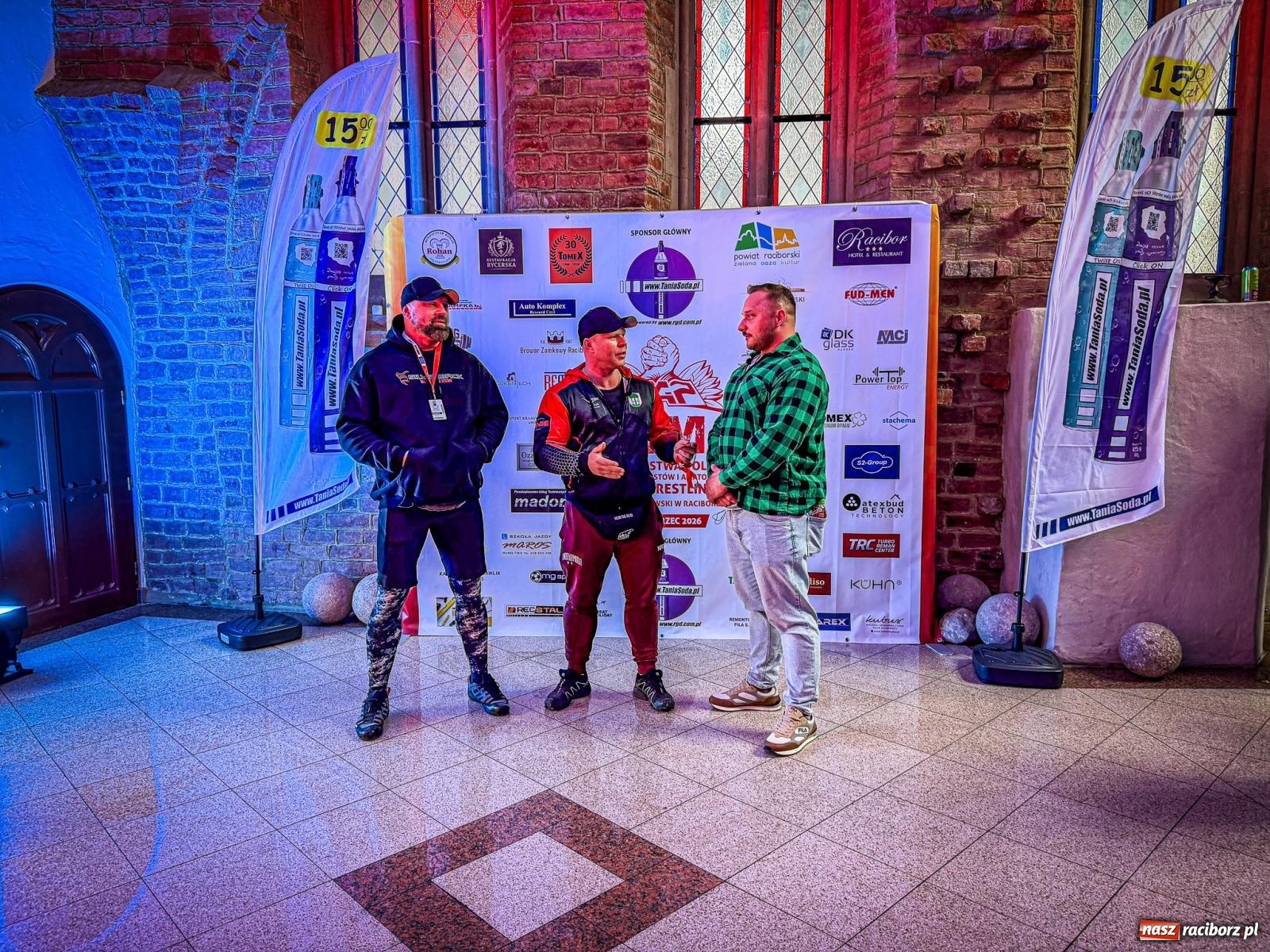 Zdjęcie w galerii na portalu naszraciborz.pl: Racibórz areną krajowej rywalizacji. Na zamku trwają XXVI Mistrzostwa Polski w Armwrestlingu wiadomości z regionu